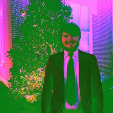 Photo of me in wildly incorrect colors due to AVIF decoding issues on my phone